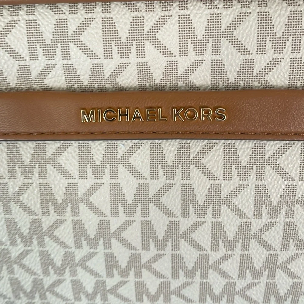 🌟HOST PICK🌟Stunning NWT Michael Kors Cream and Tan Backpack - Picture 2 of 10